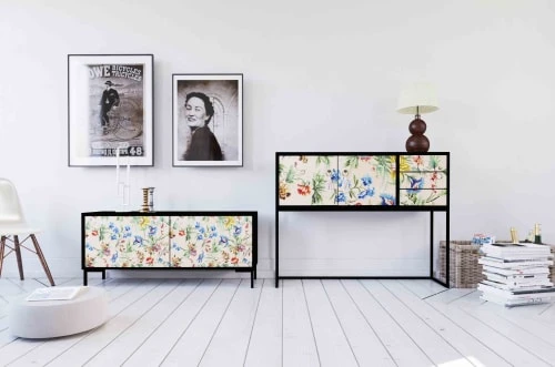 RNT By Really Nice Things Consoles Et Drapiers Console Pin Massif Laqué 2 Portes 3 Tiroirs Imprimé Floral 4 RNT By Really Nice Things Consoles Et Drapiers Console Pin Massif Laqué 2 Portes 3 Tiroirs Imprimé Floral – Image 2