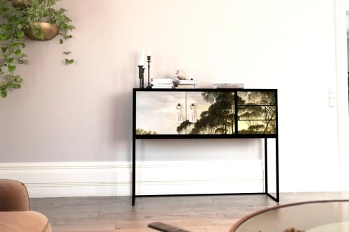 RNT By Really Nice Things Consoles Et Drapiers Console Pin Massif Laqué 2 Portes 3 Tiroirs Imprimé Forestier 4 RNT By Really Nice Things Consoles Et Drapiers Console Pin Massif Laqué 2 Portes 3 Tiroirs Imprimé Forestier – Image 2