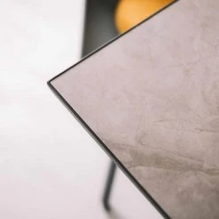 Oviala Tables à Manger Table à Manger Aluminium Et Céramique Grise -Marquee Magasin table a manger aluminium et ceramique grise 3