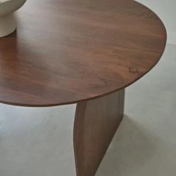 Bois Dessus Bois Dessous Tables à Manger Table En Manguier Massif Finition Noyer 8 Personnes -Marquee Magasin table en manguier massif finition noyer 8 personnes 3